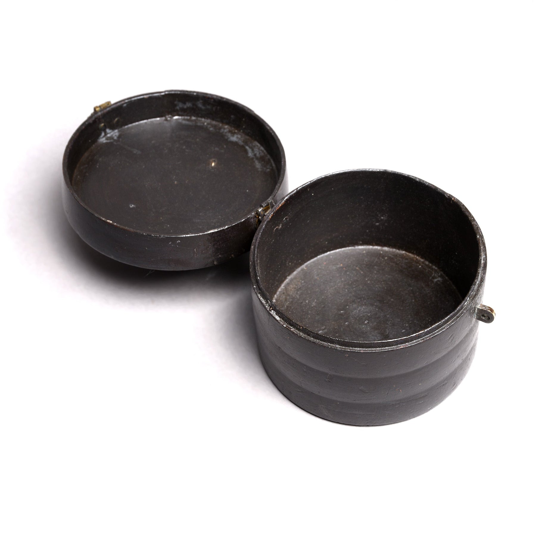 Regency Style Black Lacquer Pot From Rajasthan - 19th Century