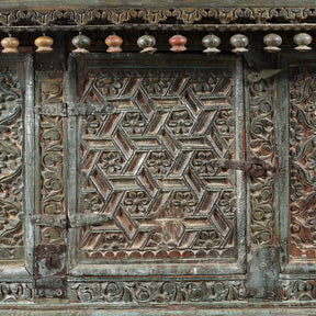 Carved Rapjut Majus Dowry Chest From Gujarat - 19thC