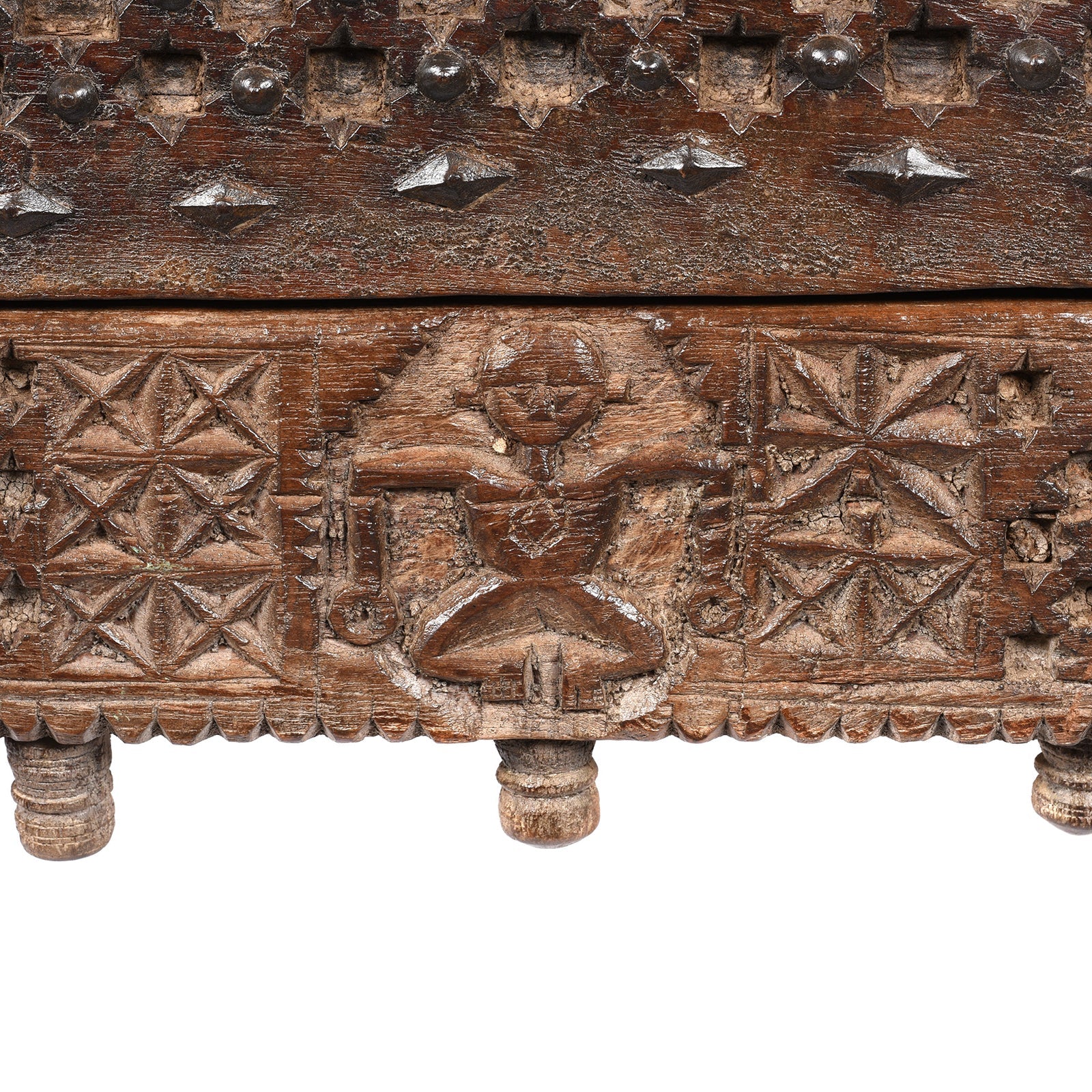 Carved Teak Majus Dowry Chest From Saurashtra - 19thC