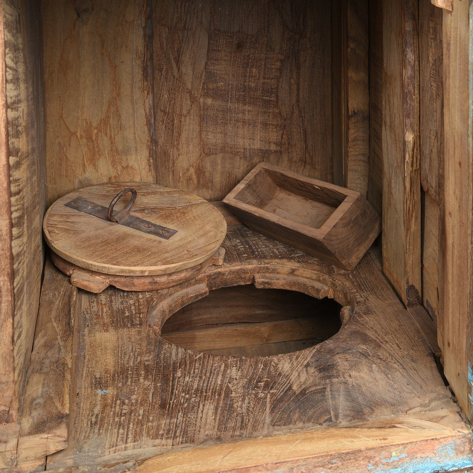 Carved Teak Majus Dowry Chest From Banswara - 19th Century