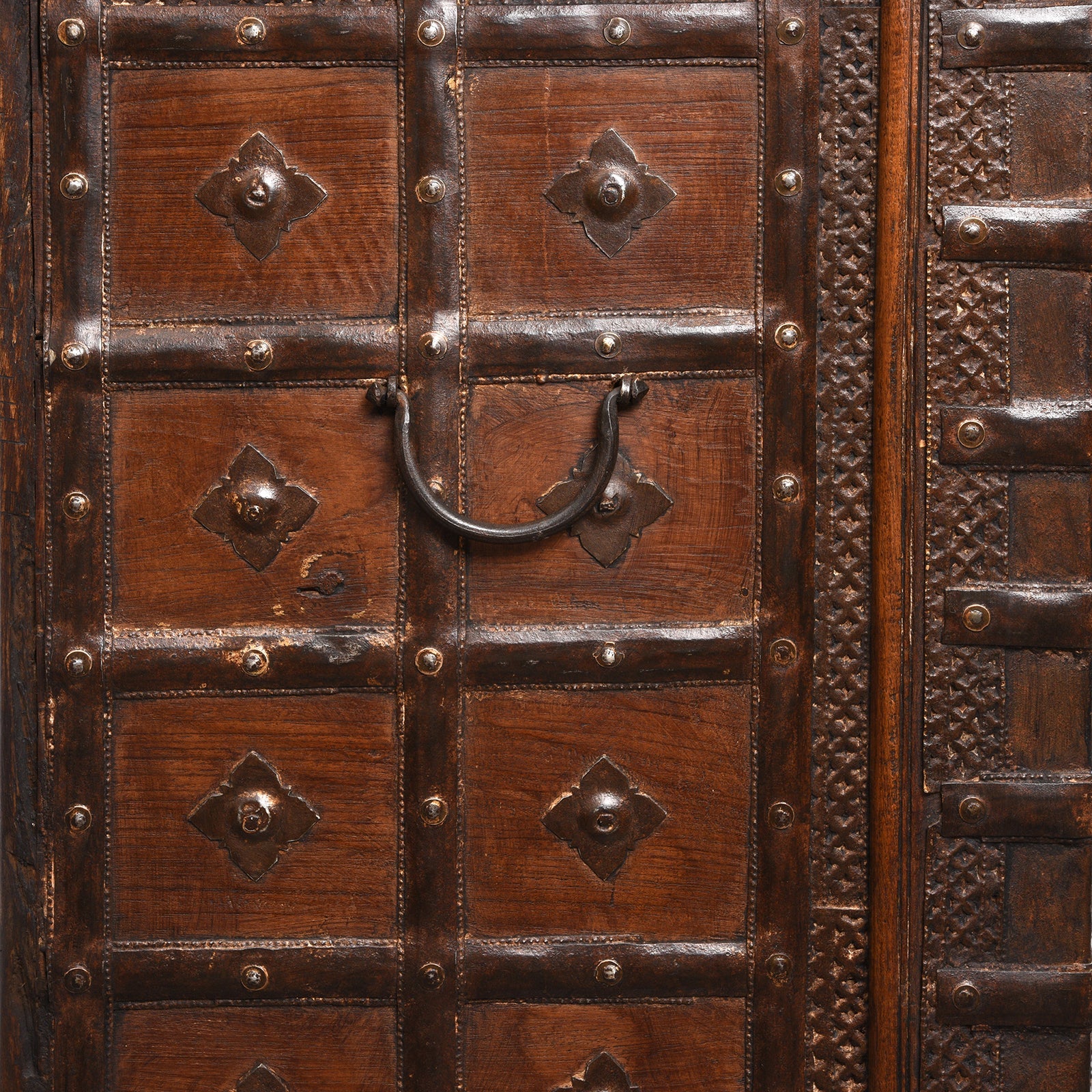 Brass Bound 'Pithara' Console Chest From Gujarat - 19th Century