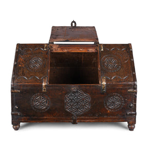 Chip Carved Dowry Hut Box From Jaisalmer - 19th Century