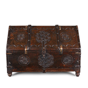 Chip Carved Dowry Hut Box From Jaisalmer - 19th Century