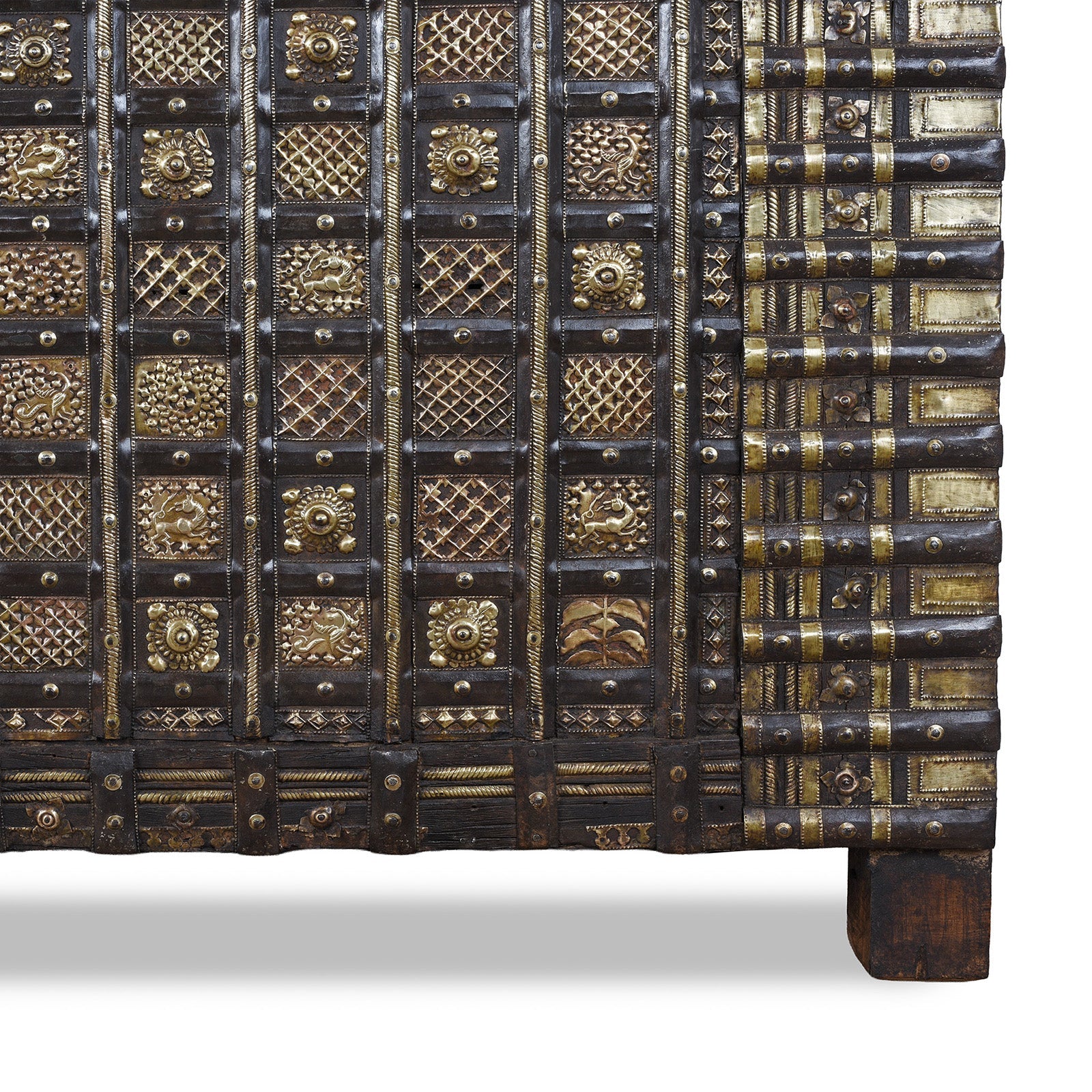 Brass Bound Pithara Console Chest From Saurashtra - 18th Century