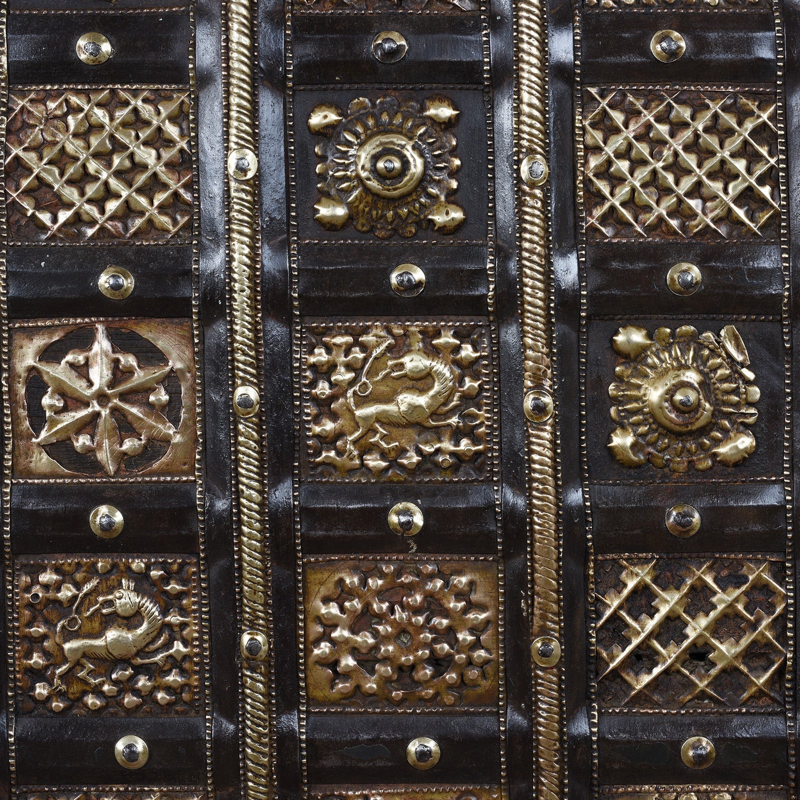 Brass Bound Pithara Console Chest From Saurashtra - 18th Century