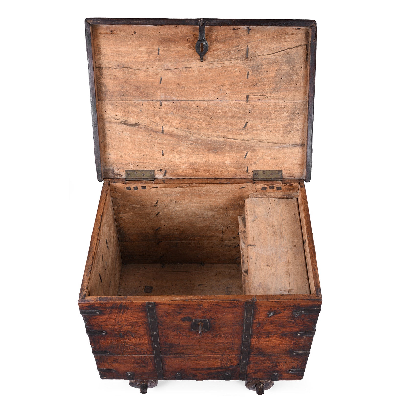 Brass & Iron Bound Chest On Wheels From Gujarat - 19th Century