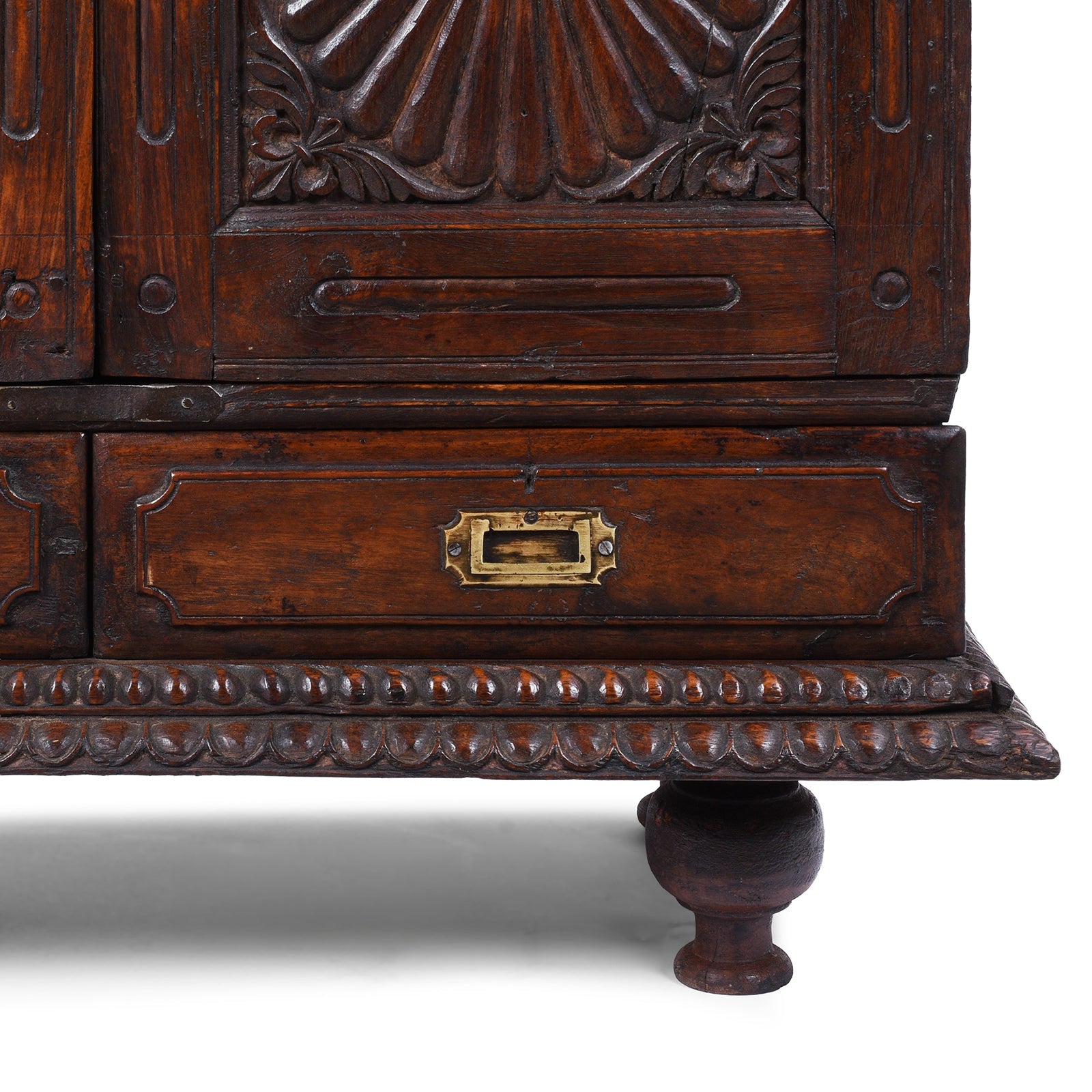 Carved Almirah Cabinet With Sunburst Panels - 19th Centruy