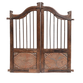 Carved Sunburst Dog Gate From Gujarat - 19thC