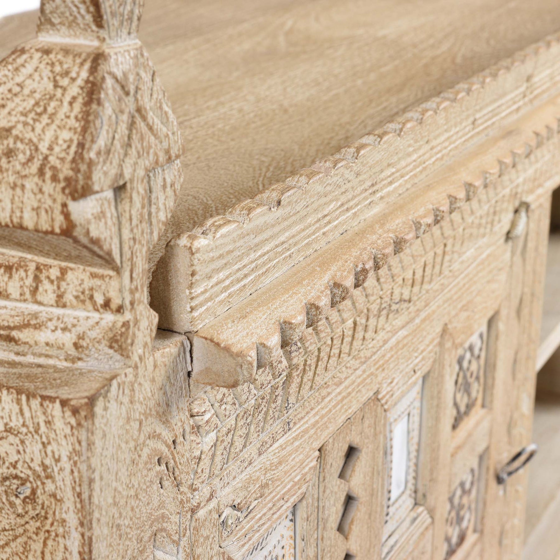 Low Kutchi AV Cabinet