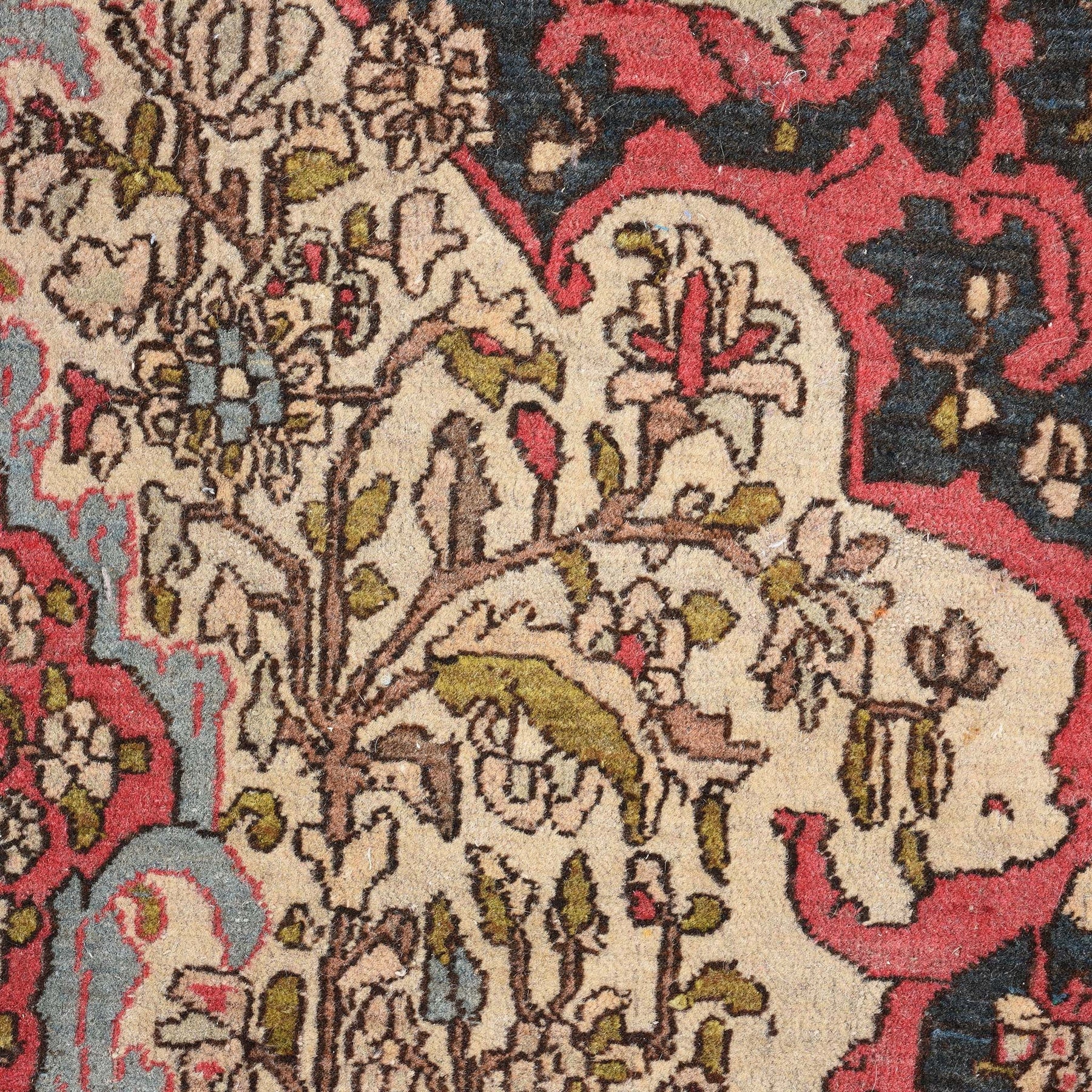 Floral Persian Rug - Ca 60 yrs old - 214 x 131cm