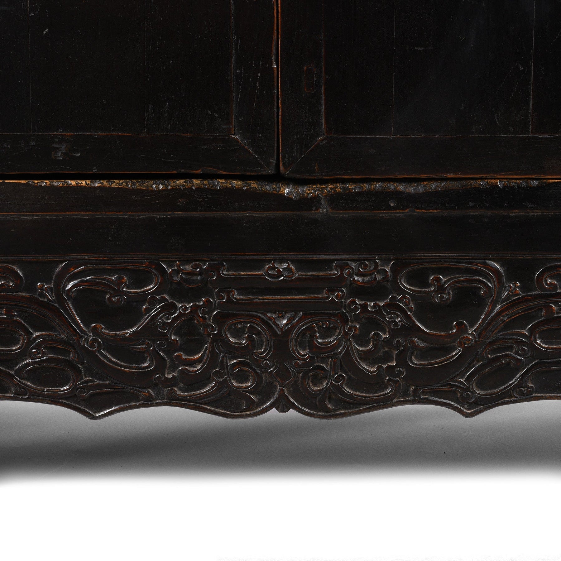 Chinese Black Lacquer Cabinet From Shanxi - 19thC
