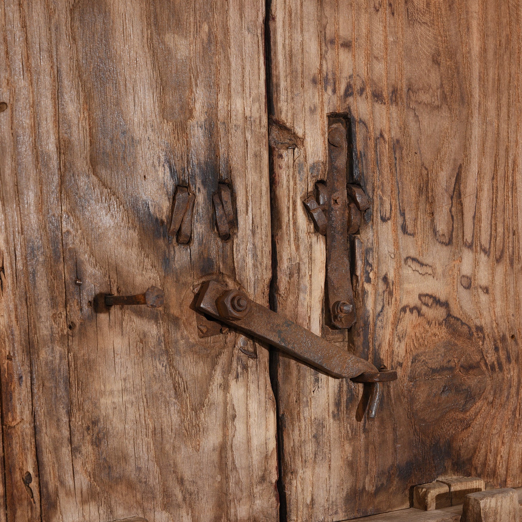 Iron Bound Elm Doors From Shanxi Province - 19th Century