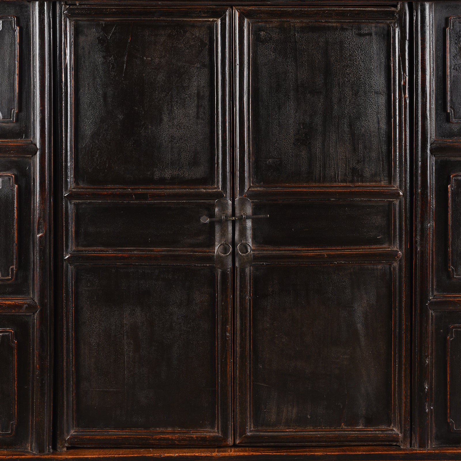 Provincial Black Lacquer Cabinet From Shanxi - 19th Century