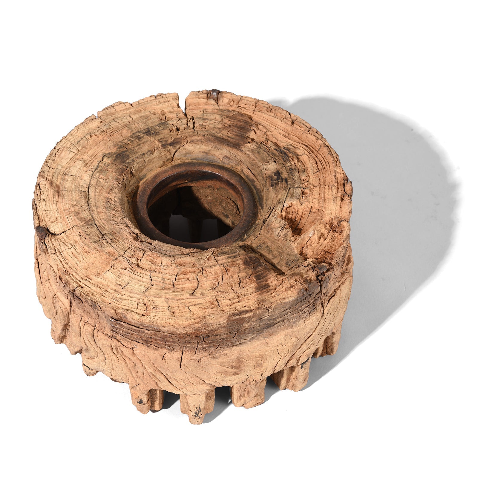 Elm Wheel Hub From Shanxi - 18th Century
