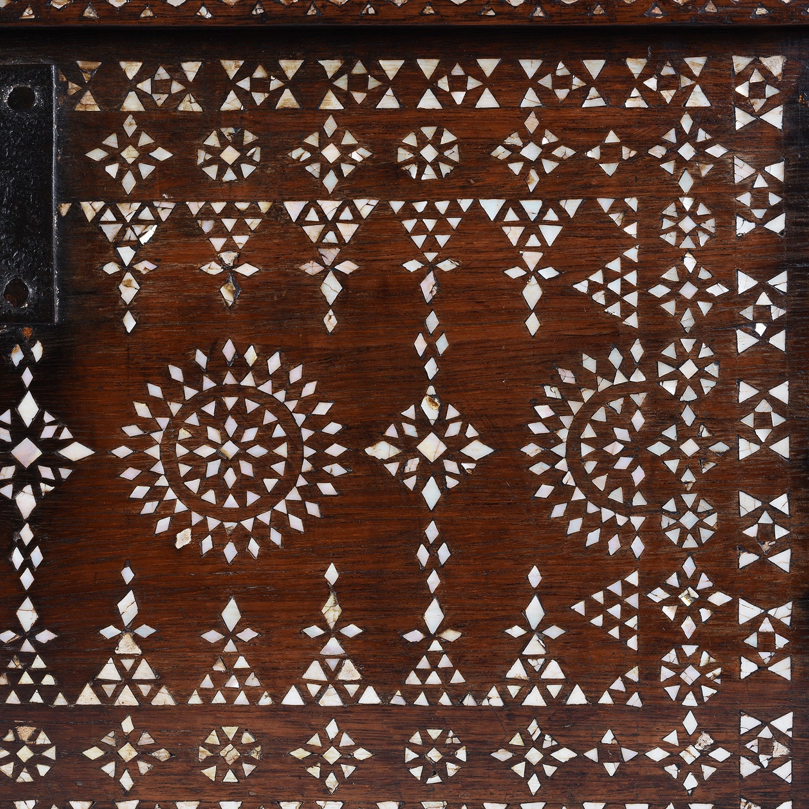 Mother Of Pearl Chest From Indonesia - Ca 1900