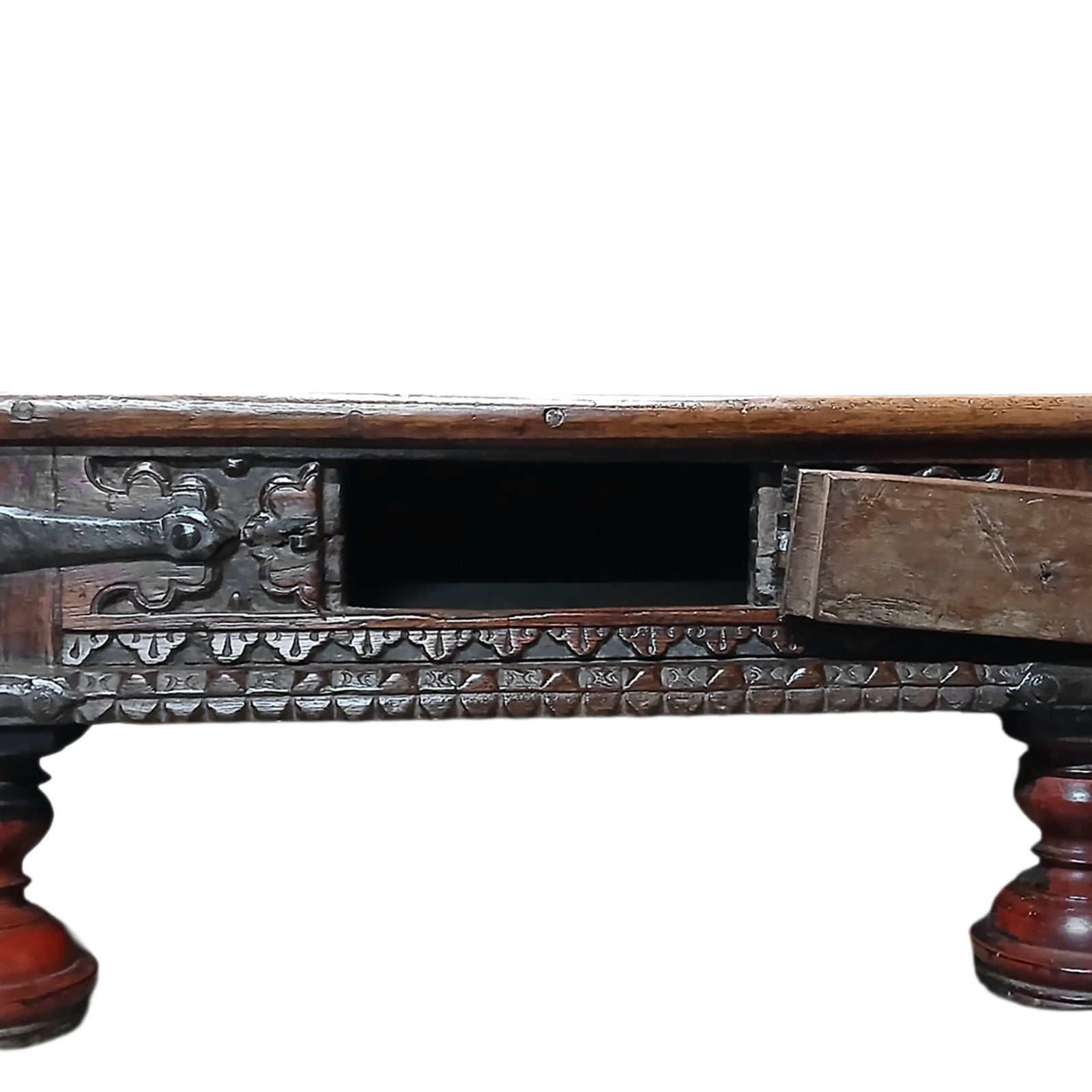 Antique Gujarati Takhat Coffee Table – 19th Century