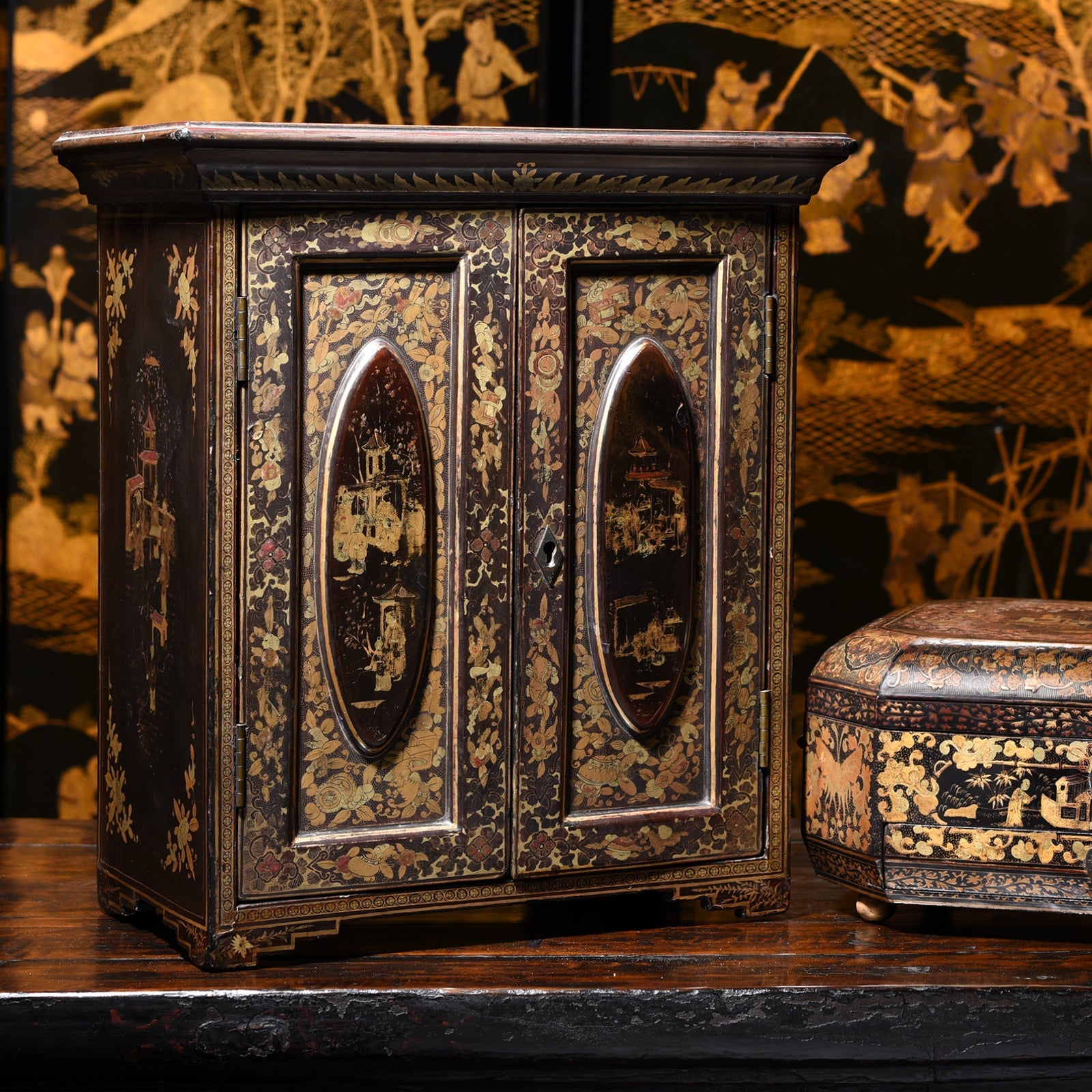 Gilt Black Lacquer Chinese Export Jewellery Cabinet - Early 19th Century