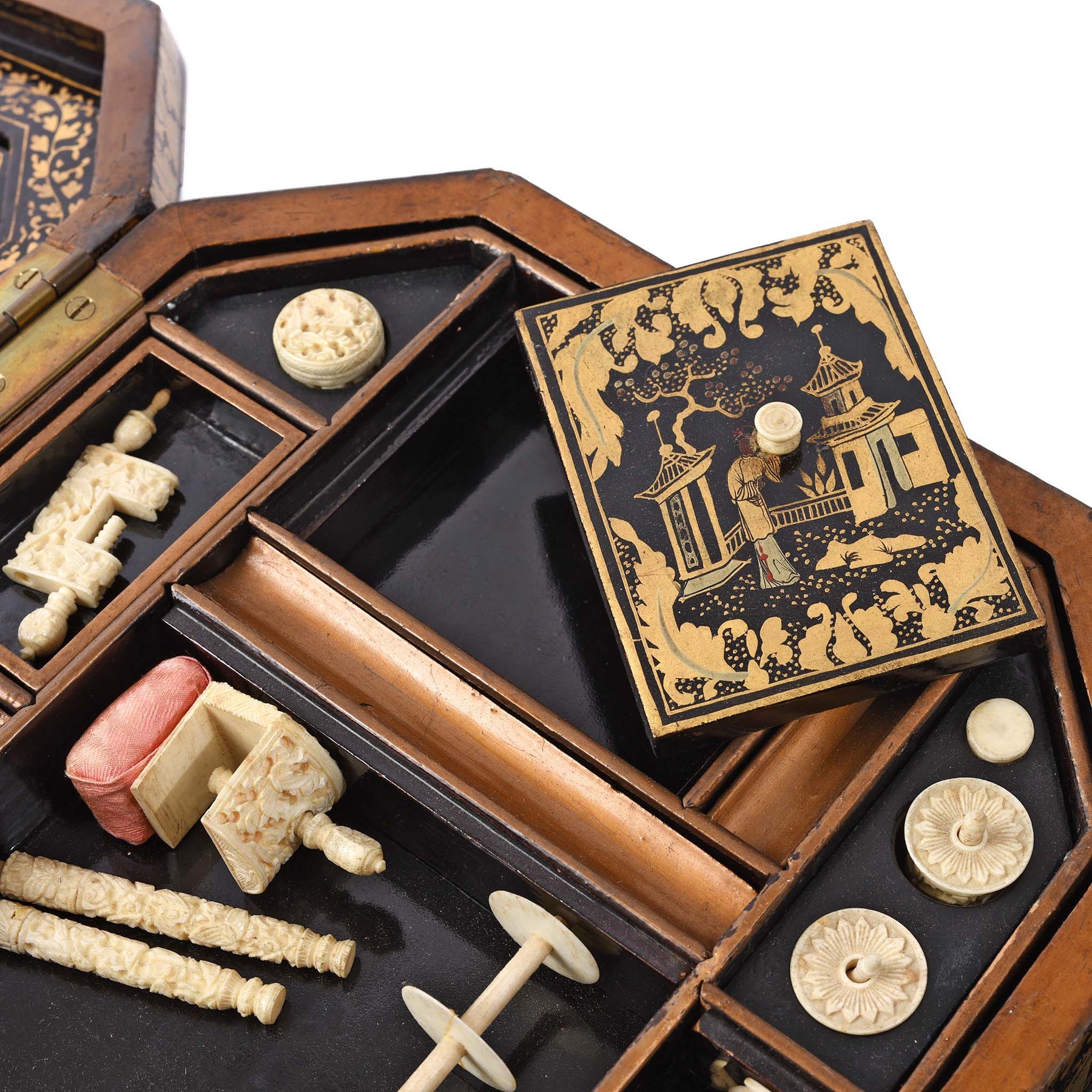 Chinese Export Lacquer Sewing Box - Qing Dynasty Early 19thC
