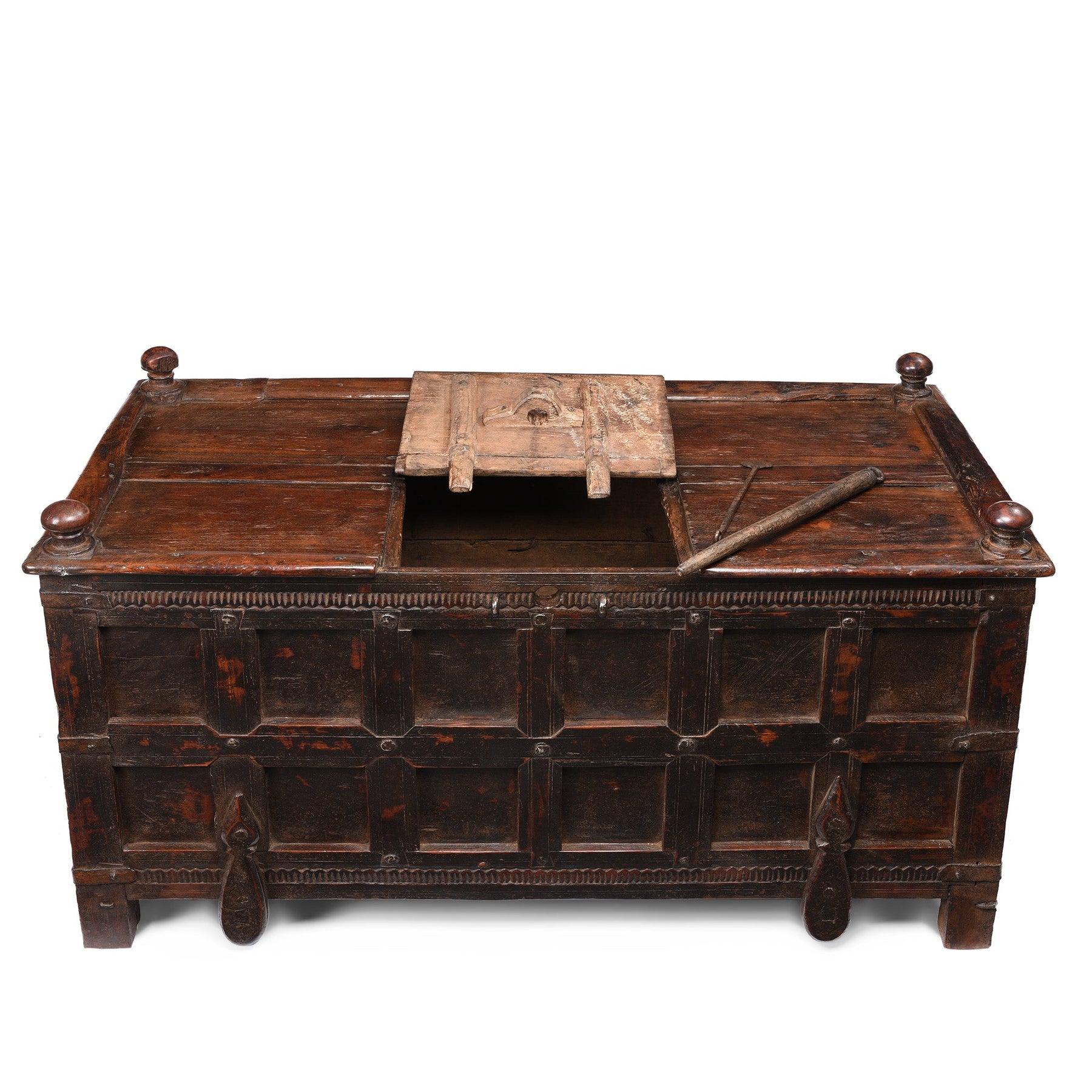 Nepalese Chest From Tribal Temang - 19thC