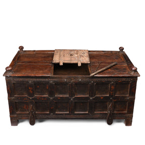 Nepalese Chest From Tribal Temang - 19thC