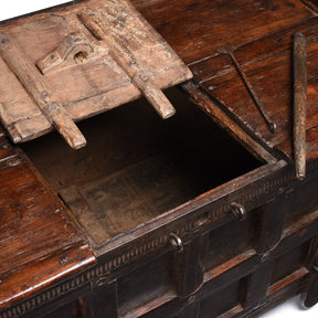 Nepalese Chest From Tribal Temang - 19thC