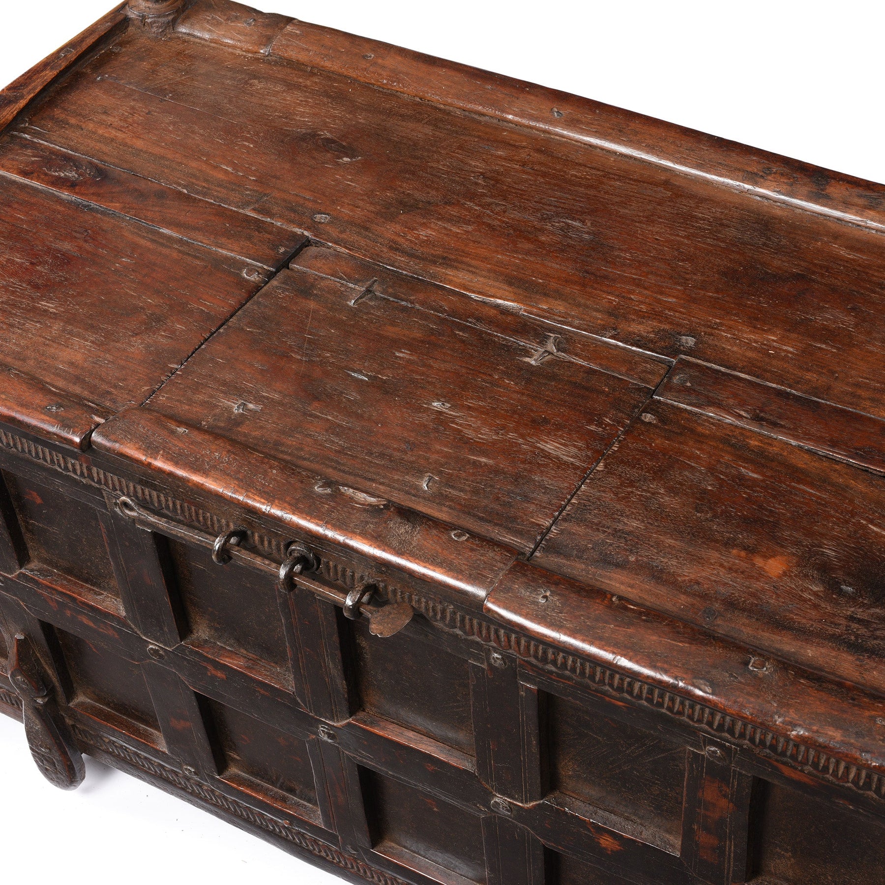 Nepalese Chest From Tribal Temang - 19thC