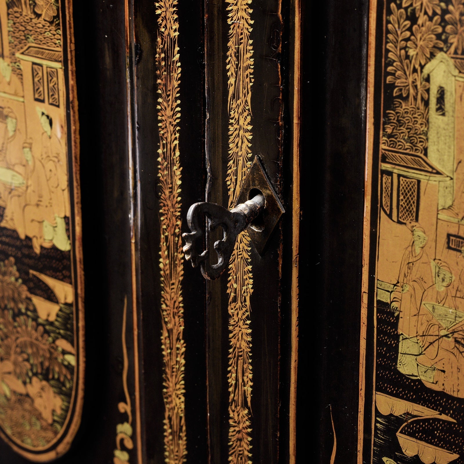 Gilt Black Lacquer Canton Export Jewellery Cabinet - 19th Century